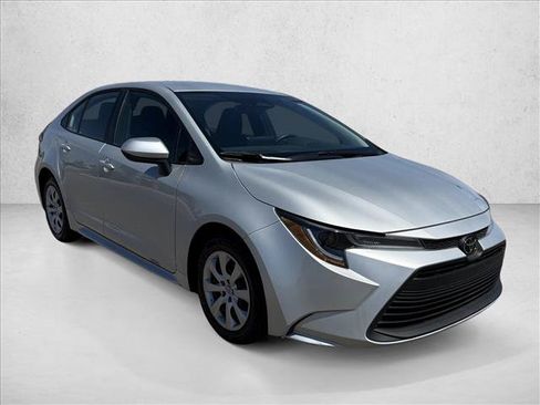 Used 2025 Toyota Corolla LE FWD image 3