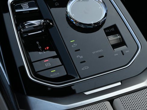 Certified 2024 BMW 760i xDrive w/ Executive Package image 20