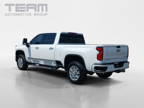 Used 2024 Chevrolet Silverado 2500 High Country w/ High Country Premium Package AWD/4WD image 5