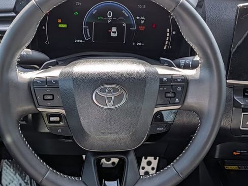Used 2025 Toyota Camry SE w/ Convenience Package FWD image 13