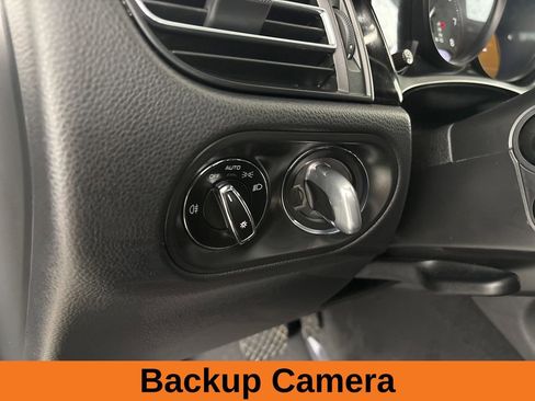 Used 2022 Porsche Macan w/ Premium Package Plus image 10