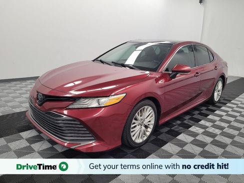 Used 2020 Toyota Camry XLE FWD image 1