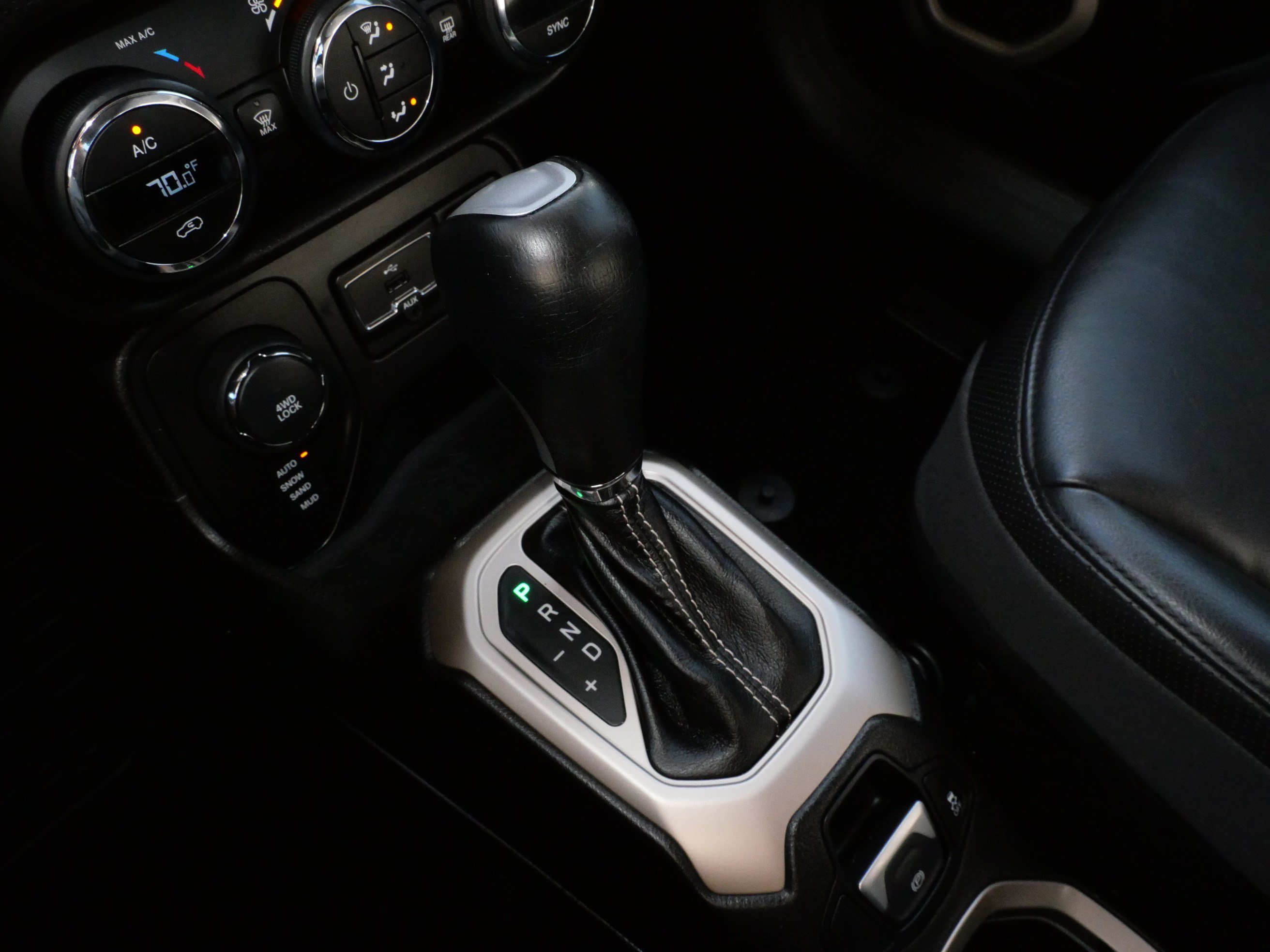 Used 2016 Jeep Renegade Limited AWD/4WD image 21