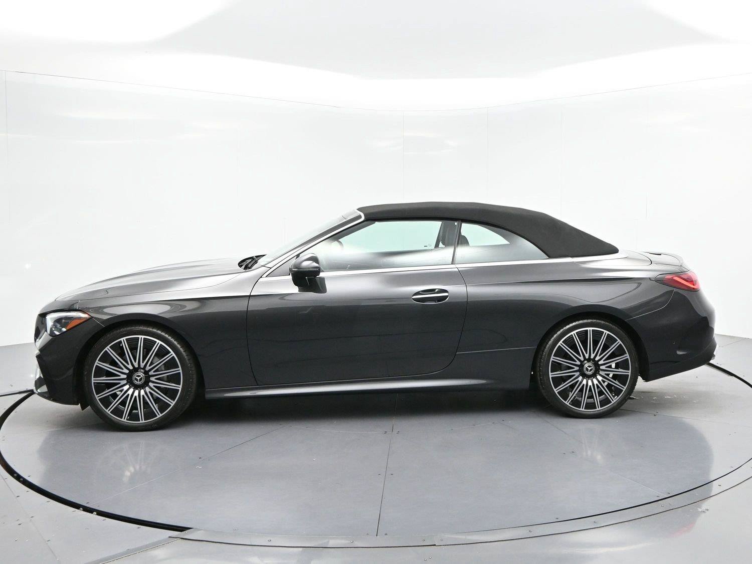 Used 2026 Mercedes-Benz CLE 300 4MATIC Cabriolet image 4
