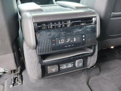 Used 2023 Jeep Wagoneer 4WD image 35