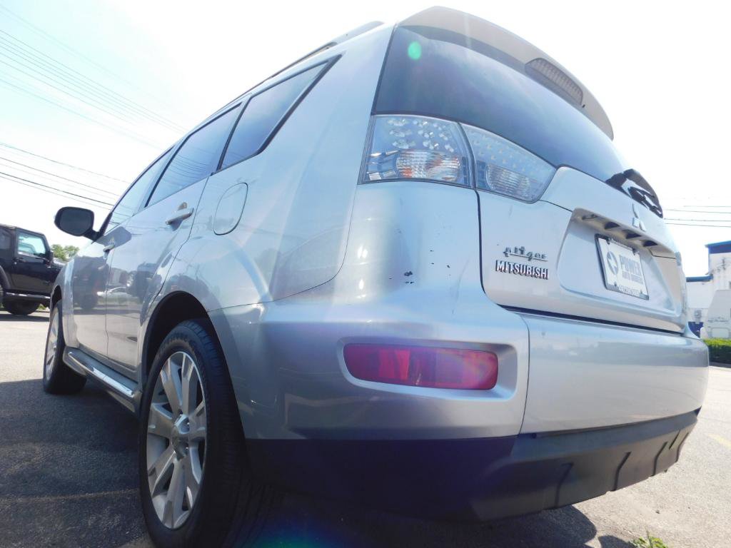 Used 2010 Mitsubishi Outlander SE AWD/4WD image 2