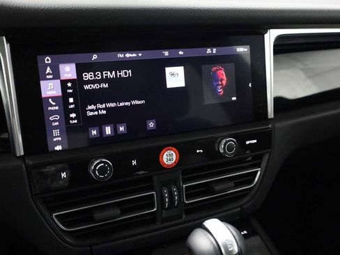 Certified 2025 Porsche Macan image 32