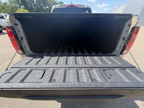 Used 2023 Chevrolet Colorado ZR2 w/ ZR2 Convenience Package III AWD/4WD image 18