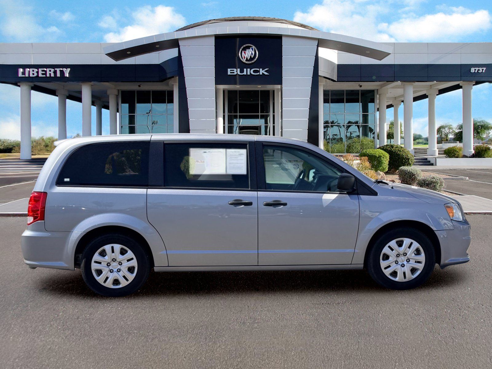 Used 2019 Dodge Grand Caravan SE w/ UConnect Hands-Free Group FWD image 7