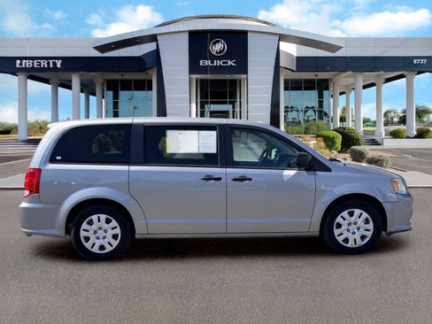 Used 2019 Dodge Grand Caravan SE w/ UConnect Hands-Free Group FWD image 7