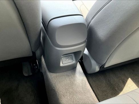Used 2025 Hyundai Elantra Sport FWD image 18