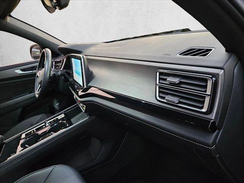 Used 2025 Volkswagen Atlas Cross Sport SE image 21