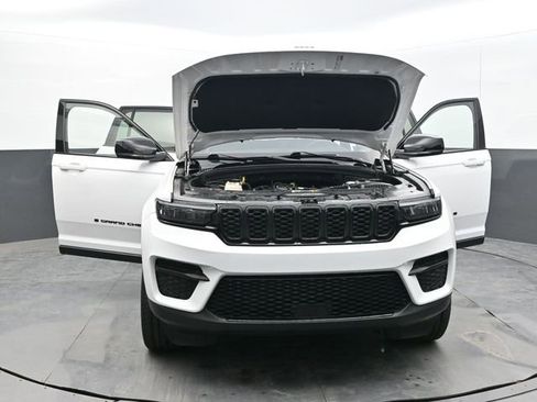 Used 2023 Jeep Grand Cherokee Altitude image 60