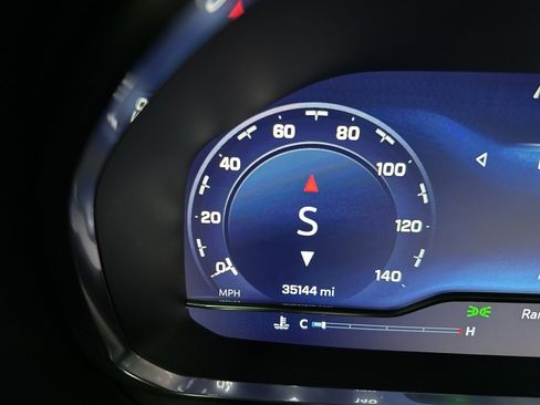 Used 2024 Chevrolet Suburban LT image 14