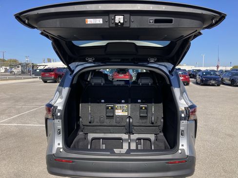 Certified 2025 Toyota Sienna XLE image 21