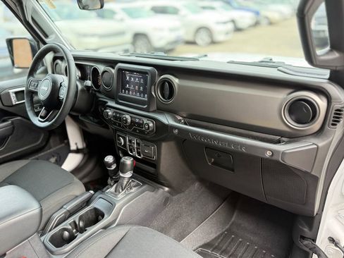 Used 2022 Jeep Wrangler Unlimited Sport image 22