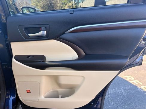 Used 2016 Toyota Highlander Limited image 19