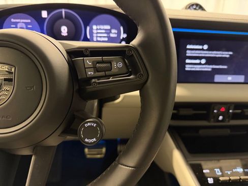 Certified 2025 Porsche Macan Turbo Electric AWD/4WD image 15