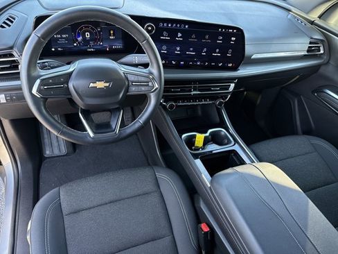 Used 2024 Chevrolet Traverse LS image 19