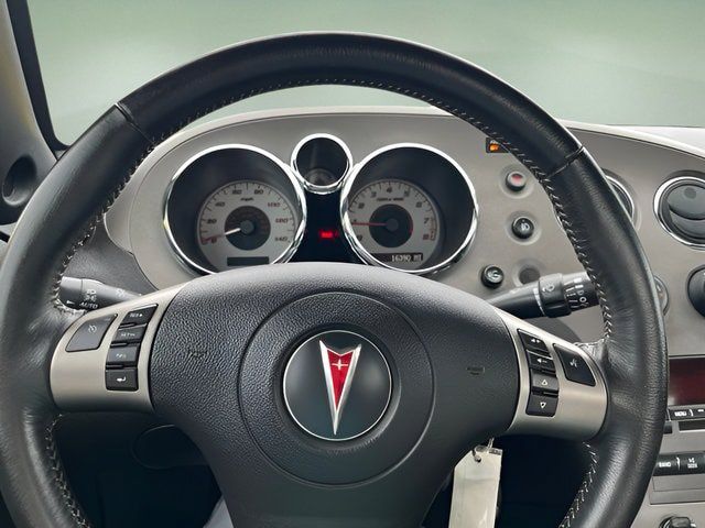Used 2007 Pontiac Solstice Convertible w/ Premium Package RWD image 13