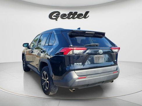 Used 2019 Toyota RAV4 LE FWD image 4