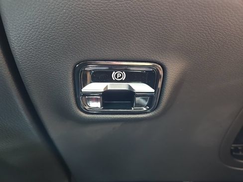 Used 2025 Mercedes-Benz E 350 4MATIC Sedan image 26