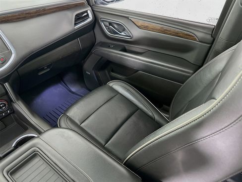 Used 2021 Chevrolet Suburban Premier w/ Premium Package image 25