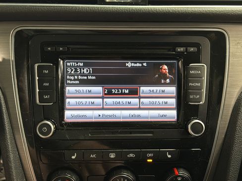 Used 2015 Volkswagen Passat TDI SE image 28