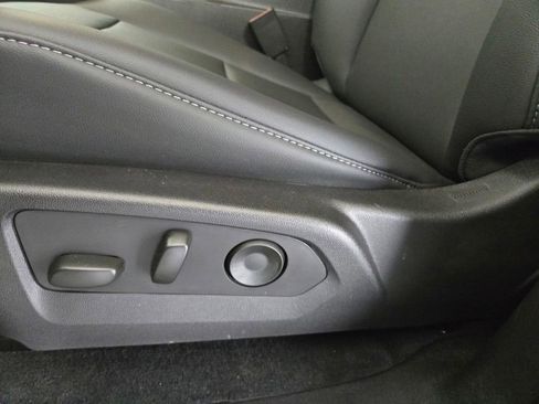 New 2025 GMC Canyon Elevation w/ Convenience Package image 14