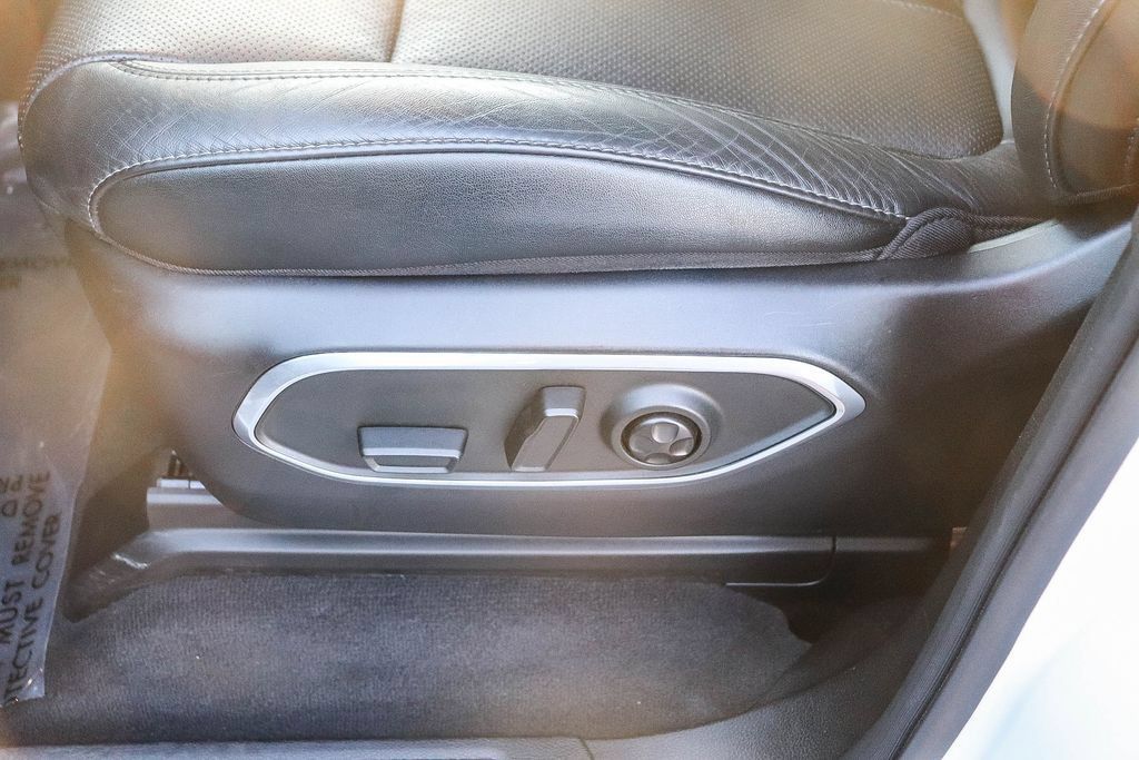 Used 2024 Jeep Wagoneer Series III AWD/4WD image 25