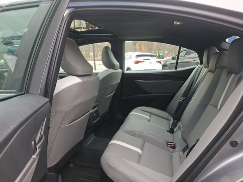 Used 2025 Toyota Camry SE image 10