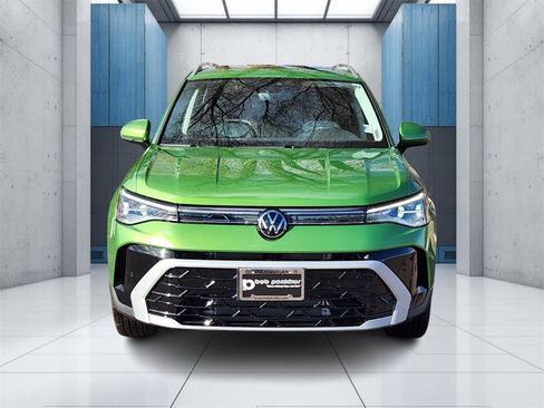 New 2026 Volkswagen Taos SEL image 24