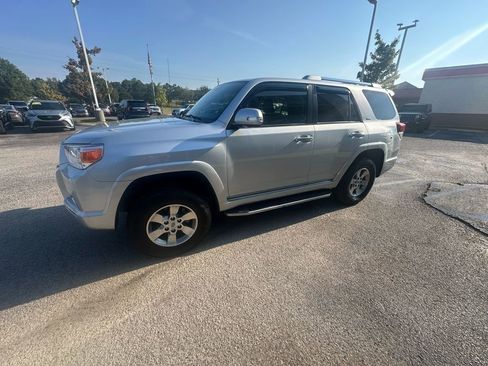 Used 2013 Toyota 4Runner SR5 image 3