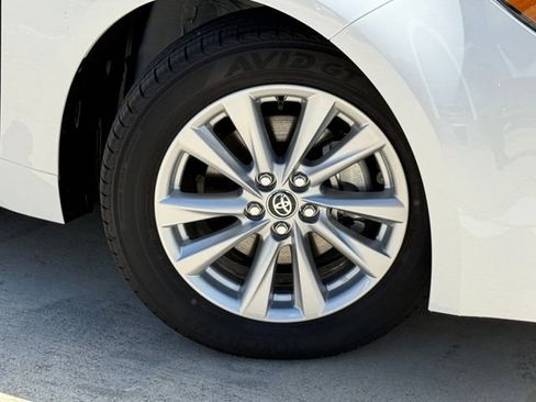 Used 2026 Toyota Corolla SE FWD image 2
