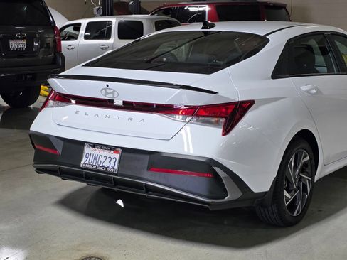 Certified 2025 Hyundai Elantra Sport FWD image 11