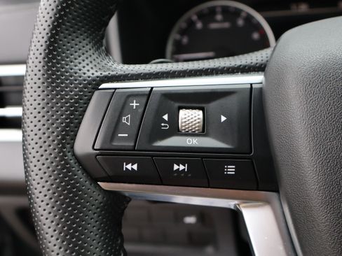 Used 2025 Mitsubishi Outlander SE image 39