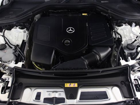 Certified 2025 Mercedes-Benz GLC 300 4MATIC image 12