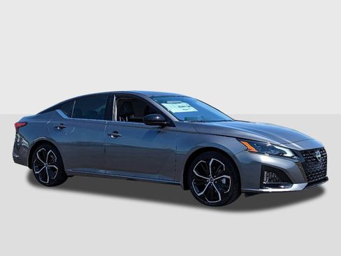 New 2025 Nissan Altima 2.5 SR w/ SR Premium Package image 8