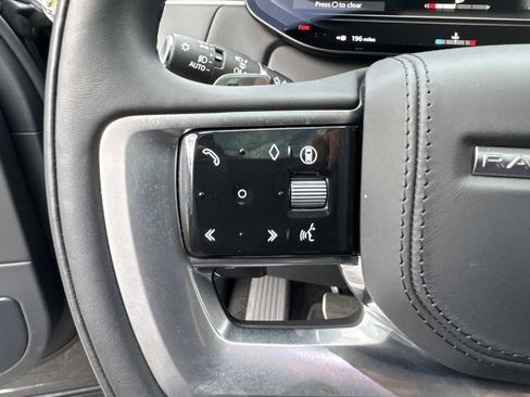 Certified 2025 Land Rover Range Rover SE image 32