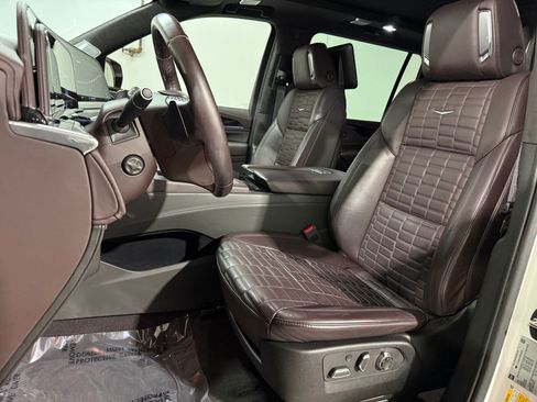Certified 2023 Cadillac Escalade ESV Sport Platinum AWD/4WD image 5