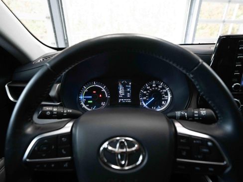 Used 2021 Toyota Highlander LE AWD/4WD image 15