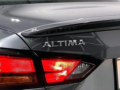 Used 2021 Nissan Altima 2.5 SR w/ SR Premium Package image 39