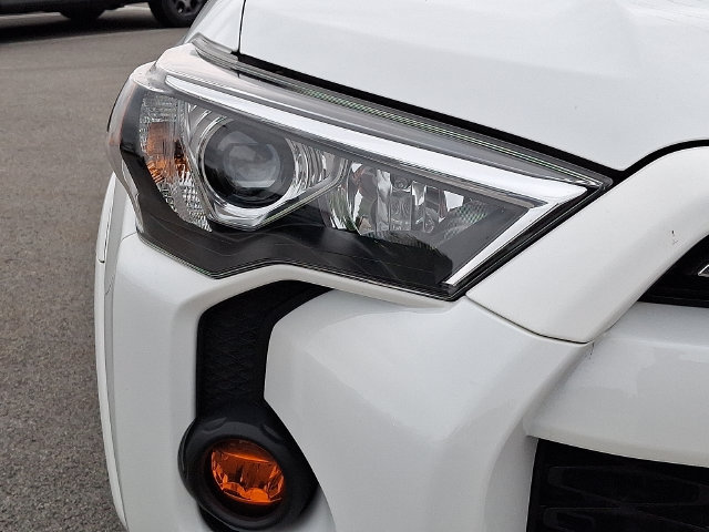 Used 2021 Toyota 4Runner SR5 Premium w/ Moonroof Package AWD/4WD image 27