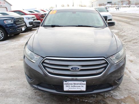 Used 2015 Ford Taurus SE image 2
