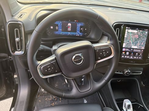 Used 2025 Volvo XC40 B5 Ultra AWD/4WD image 18