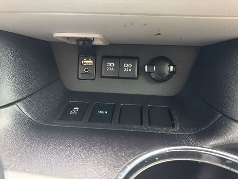 Used 2018 Toyota Highlander XLE FWD image 19