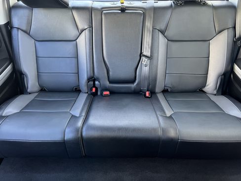 Used 2019 Toyota Tundra Limited w/ Limited Premium Package AWD/4WD image 17