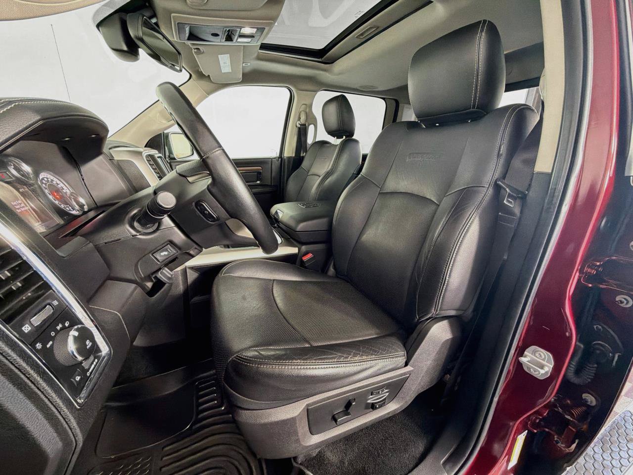 Used 2017 RAM 1500 Laramie w/ Convenience Group AWD/4WD image 32