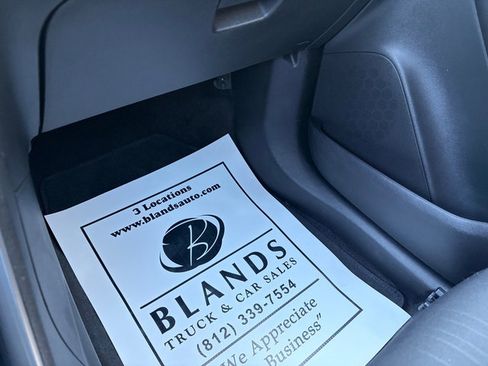 Used 2019 Chevrolet Trax LT w/ LT Convenience Package image 22