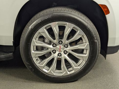 Used 2024 GMC Yukon XL Denali image 12